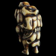 Netsuke en ivoire, sumo combattant